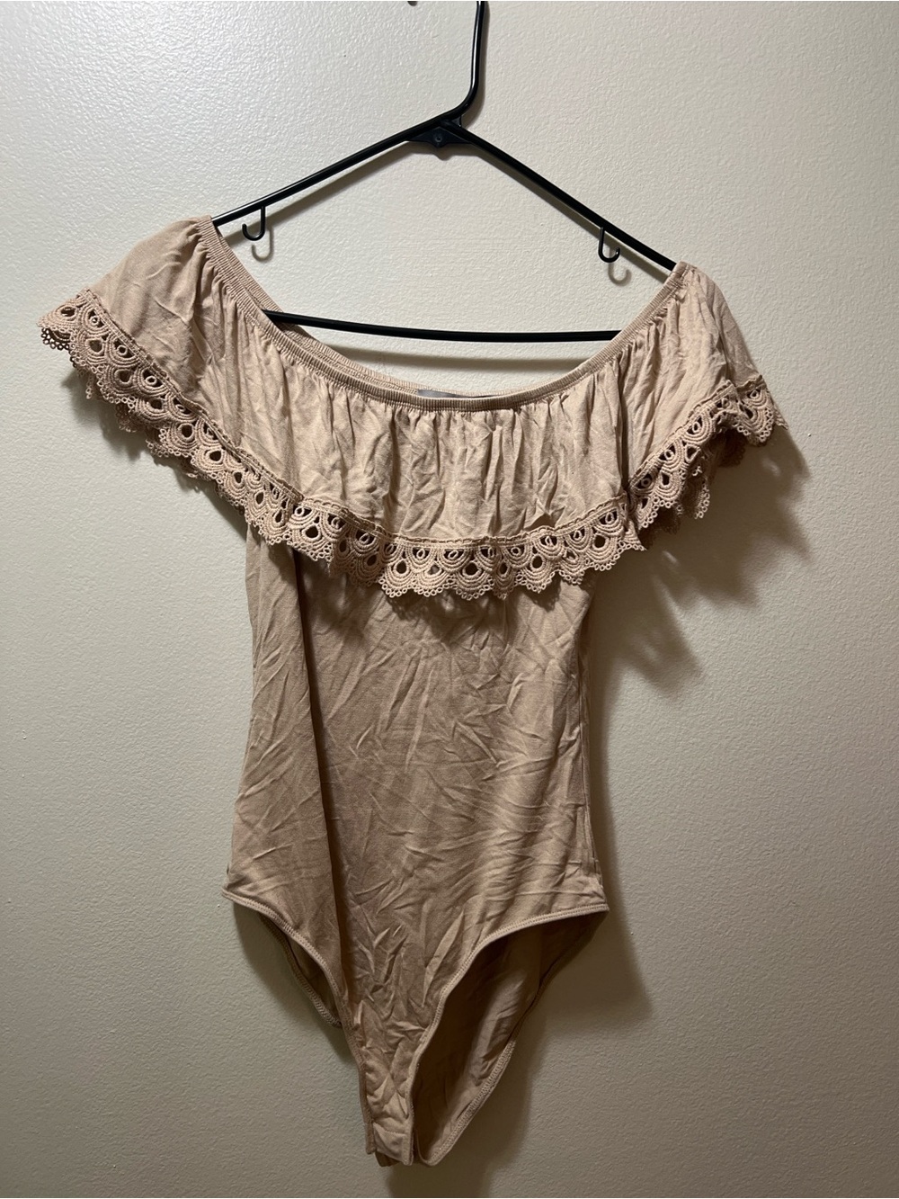 NWT 2Sable Off-Shoulder Ruffle Bodysuit - Beige - Picture 3 of 3